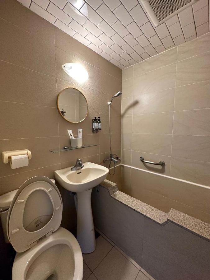 Ming Ren Hotspring Hotel 礁渓郷 エクステリア 写真