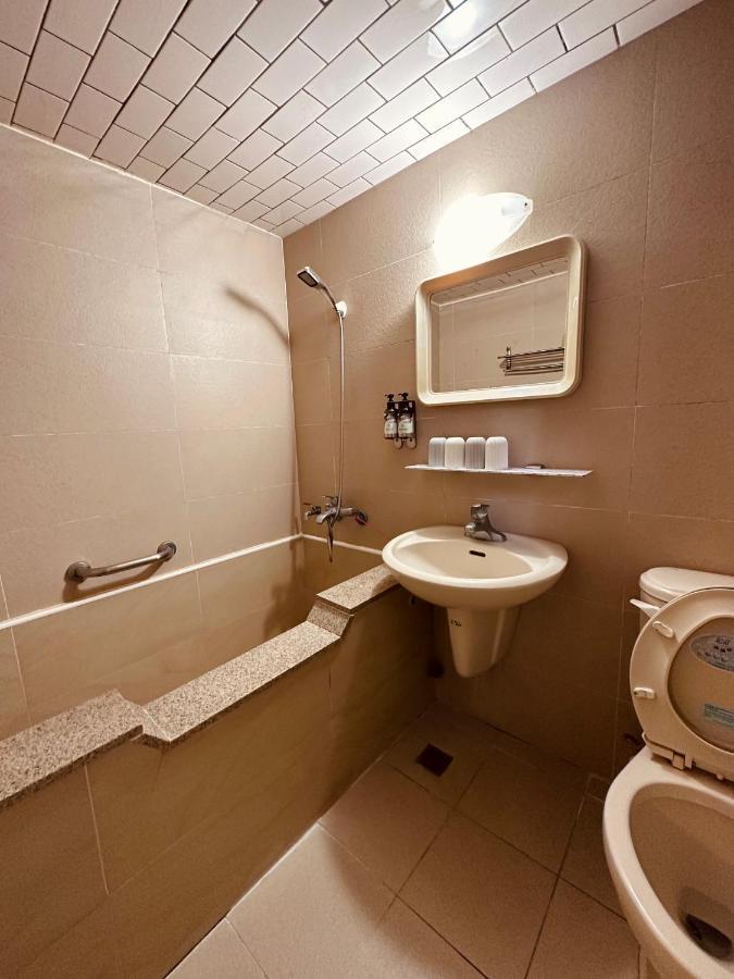 Ming Ren Hotspring Hotel 礁渓郷 エクステリア 写真