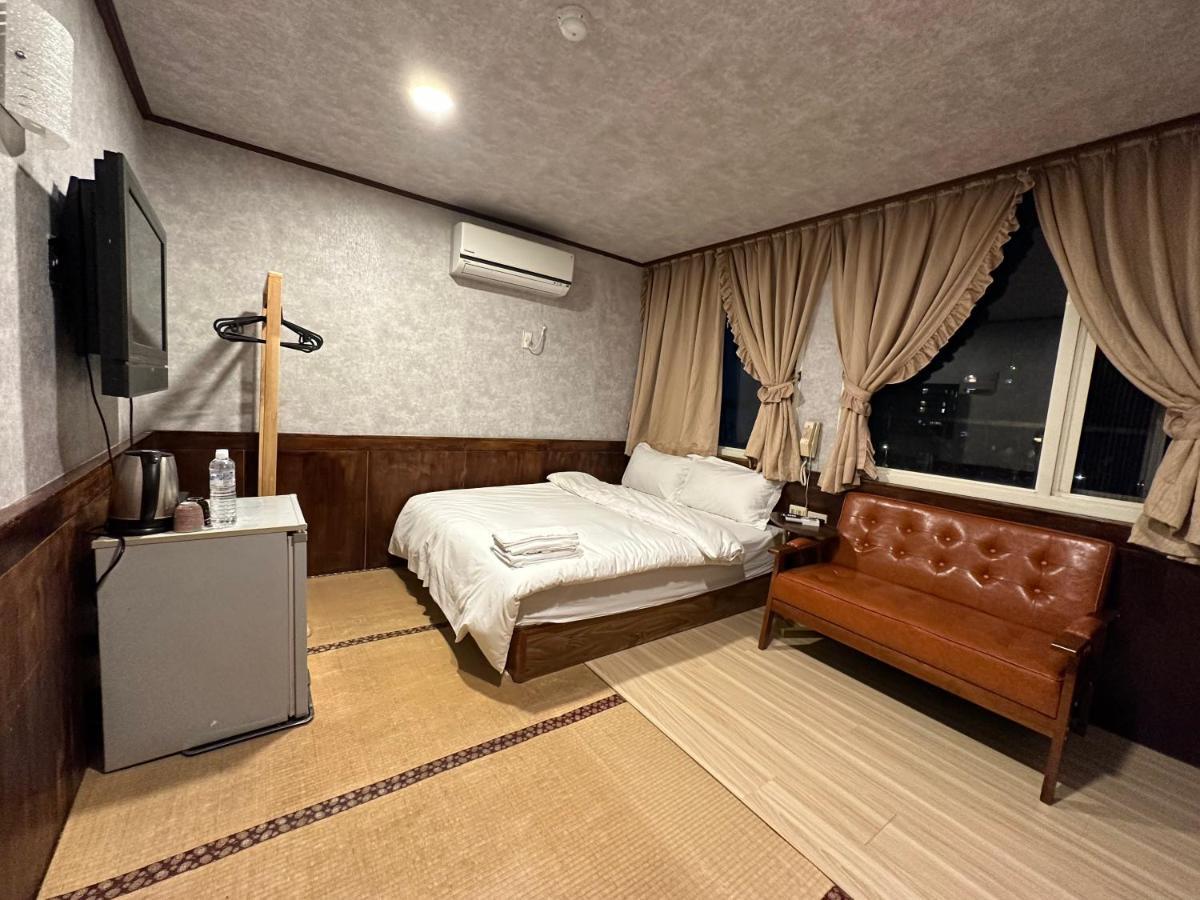 Ming Ren Hotspring Hotel 礁渓郷 エクステリア 写真